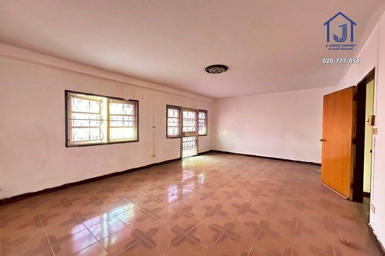 ขายและให้เช่าทาวน์โฮม 3 ชั้น หมู่บ้านกรุงทอง 5 ซอยนวมินทร์ 111 แยก 1 หลังมุม ใกล้ทางด่วนรามอินทรา 10