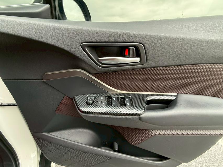 Toyota CHR 1.8Hybrid ปี19 16