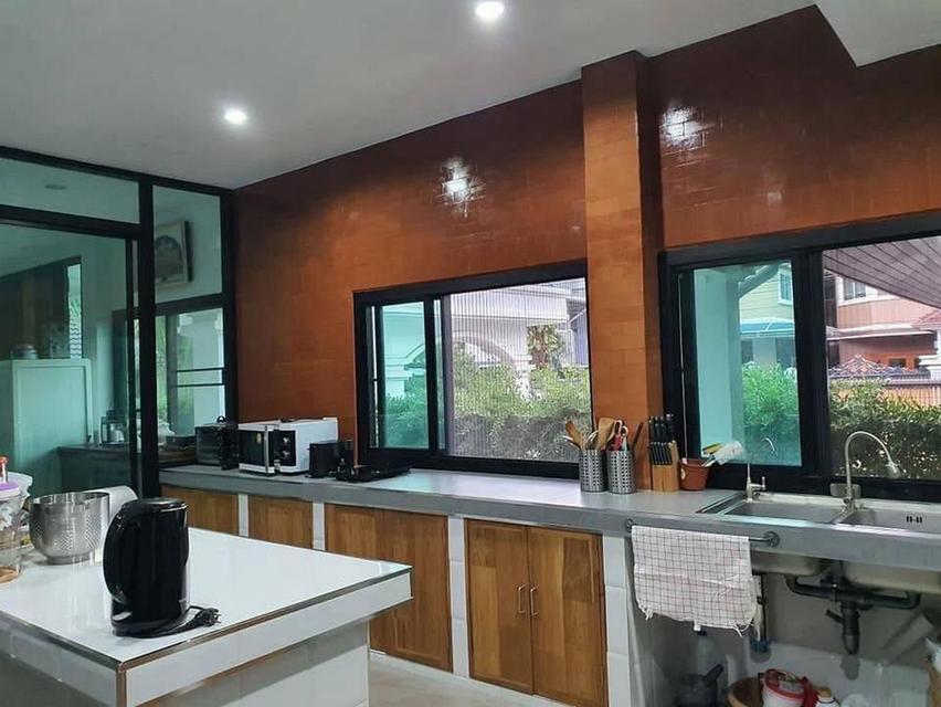 ให้เช่าบ้านหลังใหญ่ 5 ห้องนอน 191 ตารางวา( 800 ตารางเมตร)ใกล้โรงเรียน SISBจอดรถได้ถึง 8-10 คันพร้อมเข้าอยู่ 5