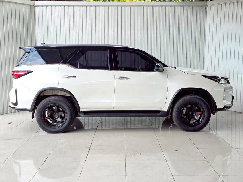 TOYOTA FORTUNER 2.8 LEGENDER BLACK TOP 4WD ปี 2021 สีขาว ดำ โฉม ปี15-ปัจจุบัน รูปที่ 8