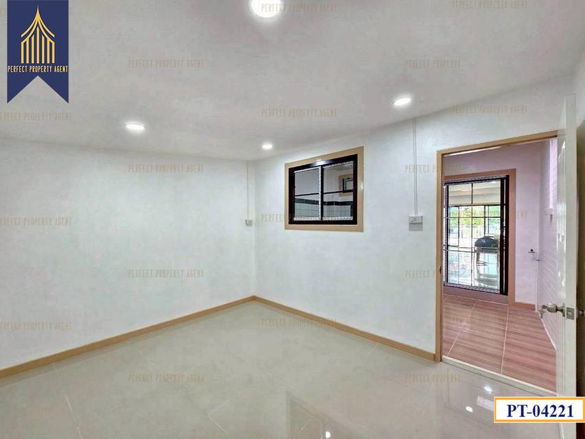 ทาวน์เฮาส์ปิยะวรารมย์ราคาย่อมเยาว์ไทรน้อย 10