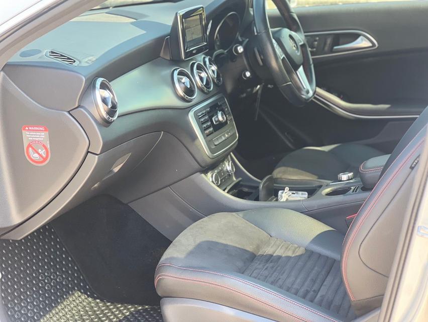 Mercedes Benz CLA250 AMG ปี 2013 จด 14 ไมล์ 6x ,xxx km 12