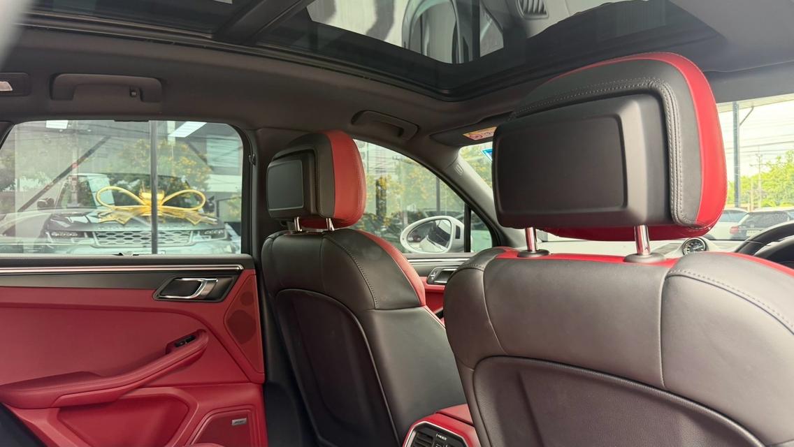 2022 PORSCHE MACAN 2.0 Facelift สี crayon ภายในแดง Milage 42,XXX KM Option ล้นสุด ออกศูนย์ B auto ปี 22 รูปที่ 13