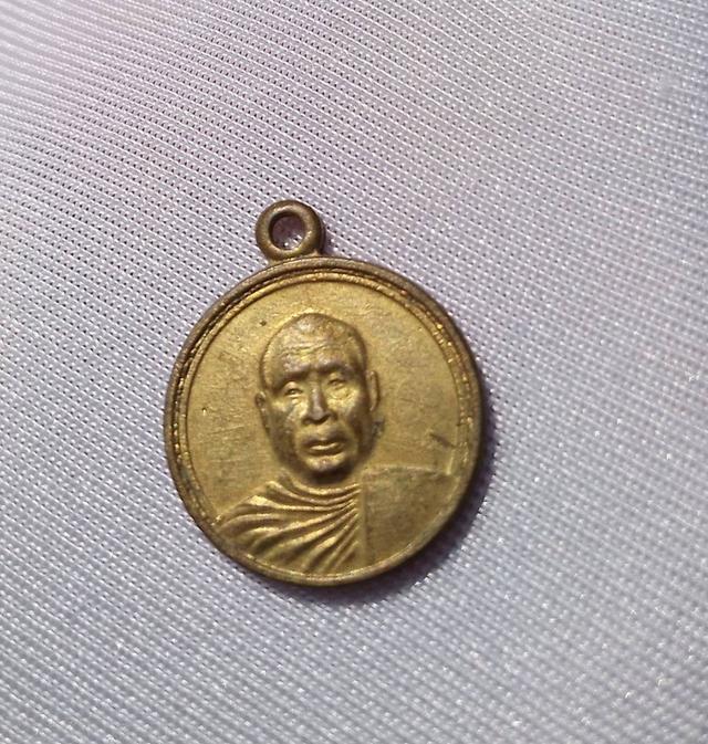 เหรียญหลวงพ่ออุตตมะ หลังพระปรางสามยอด ปี 2532