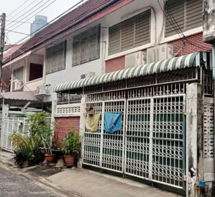 🏡 ทาวน์เฮาส์ 2 ชั้น ย่านรัชดาภิเษก ใกล้รถไฟฟ้า เดินทางสะดวก ทำเลดี ราคาคุ้ม สนใจติดต่อด่วน! 🚆✨