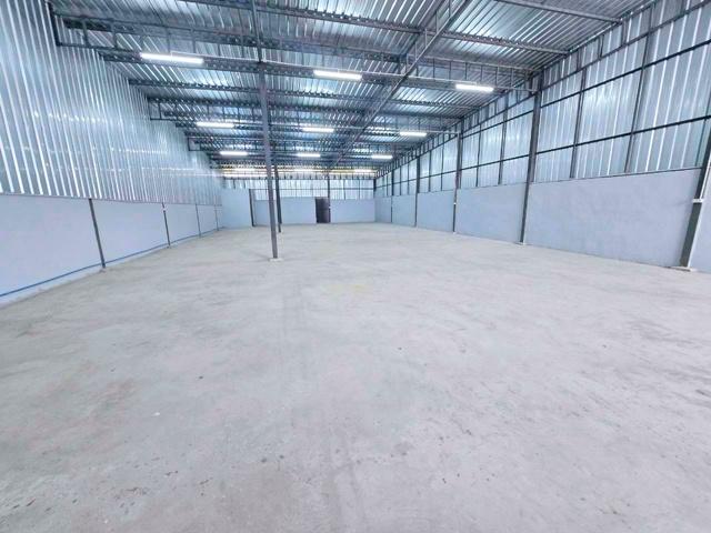 พร้อมออฟฟิศ เดินทางสะดวก เลียบคลองบางน้ำจืด 1.3 กม. 400 ตร.ม ให้เช่าโกดัง โรงงาน สถานีรถไฟบางน้ำจืด 350 ม.ถ.เอกชัย-พระรา 5