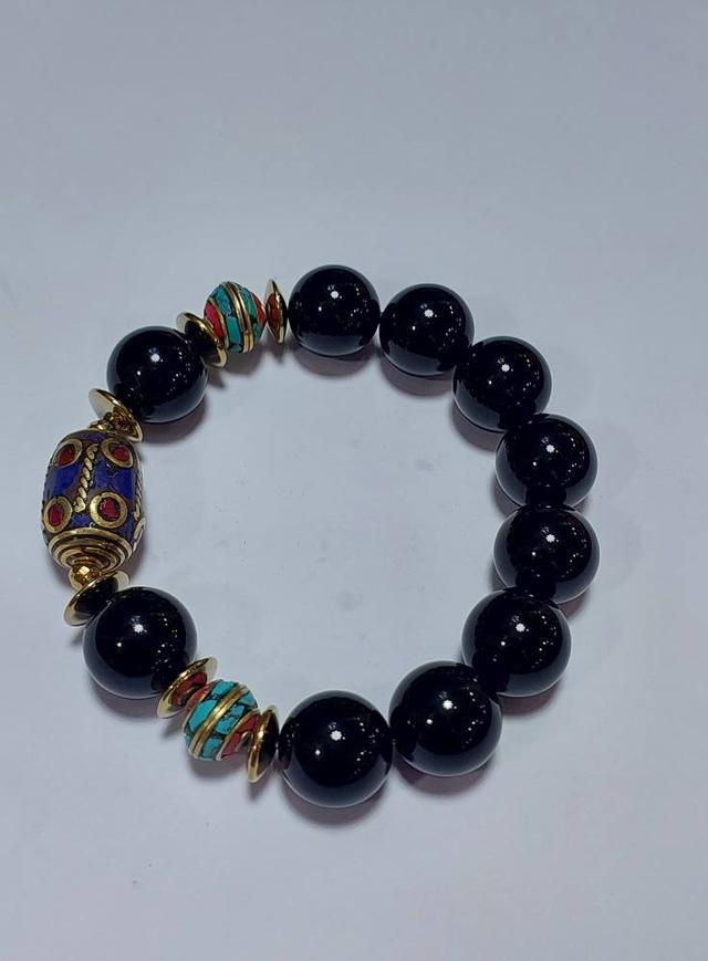 ข้อมือหิน Black onyx 14 mm ลูกปัดเนปาล ยาว 18 cm.