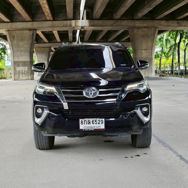 Toyota Fortuner 2.4 V 2WD AT ปี 2019