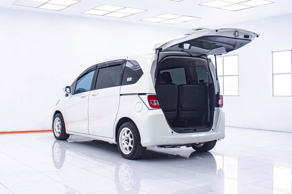 HONDA FREED 1.5 SE 2013  15