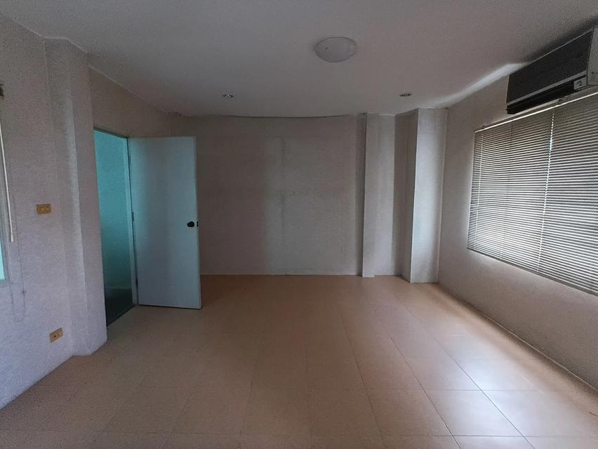 ขายทาวน์โฮม 3 ชั้น หมู่บ้าน เศรณี ดอนเมือง-สรงประภา เนื้อที่ 27.6 ตรว ซ.วัดเวฬุวนาราม 18  แขวงทุ่งสีกัน เขตดอนเมือง กรุงเทพมหานคร 11