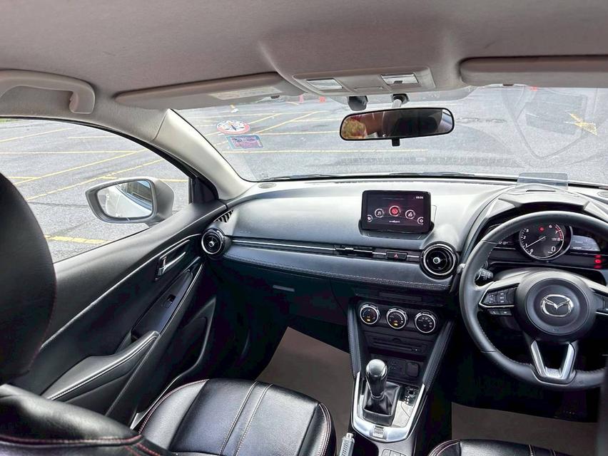 Mazda2 Skyactive 1.3 Sport High connect hatchback เกียร์ Auto สีขาวมุก ปี2018 12
