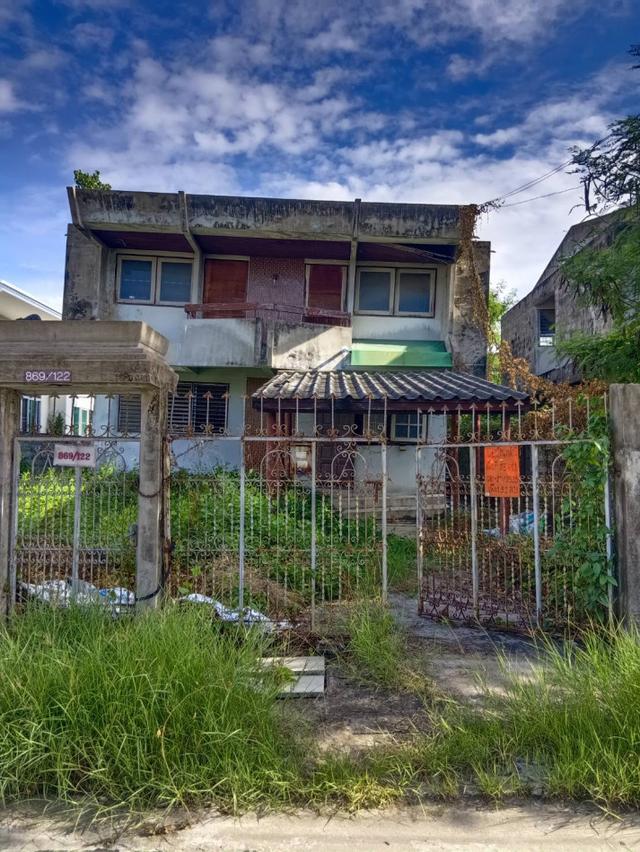 ขายที่ดิน+บ้านเก่า เนื้อที่ 75 ตร.ว. หมู่บ้านเมืองทอง 4 ซ.ปุณณวิถี 53 (สุขุมวิท 101) ทำเลดี อยู่ใจกลางเมือง