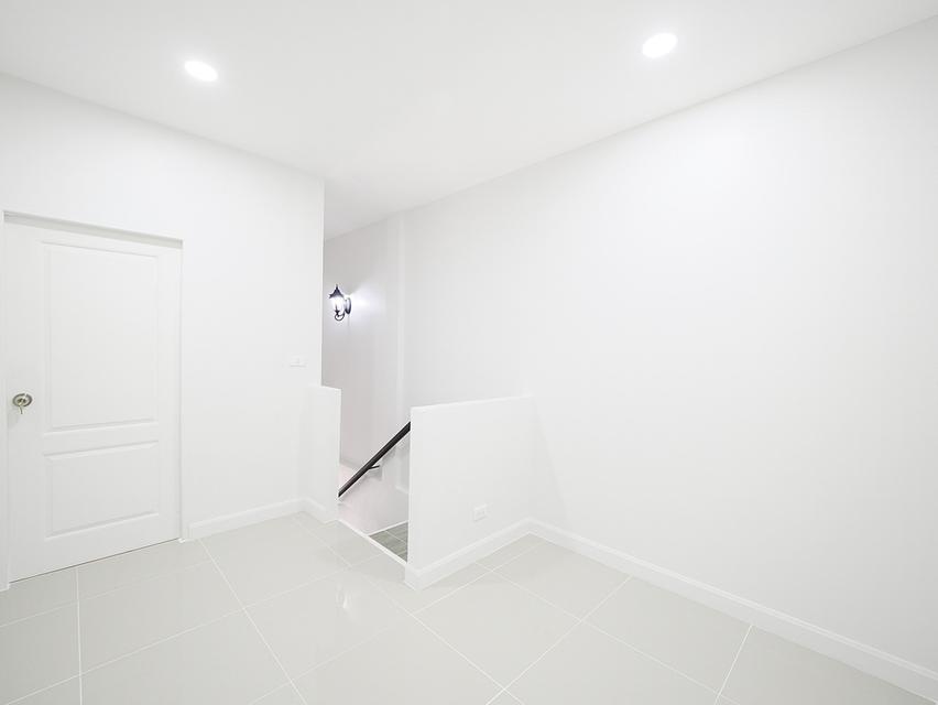 ขายอาคารพาณิชย์ 3 ชั้น ม.เวนิสดิไอริส ขนาด 31.5 ตร.ว. 3นอน 3น้ำ [วัชรพล – สุขาภิบาล5] ขาย 3.45ล้าน 12