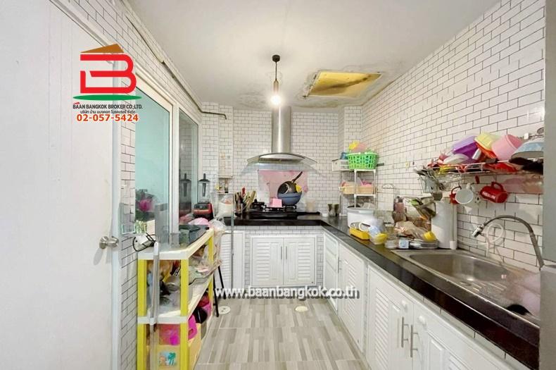 ทาวน์เฮาส์ หมู่บ้าน โกลเด้นทาวน์ วัชรพล-สุขาภิบาล 5 เนื้อที่ 21.5 ตรว. (ใกล้บิ๊กซี สุขาภิบาล5) ถนนสายไหม แขวงออเงิน เขตสายไหม 7