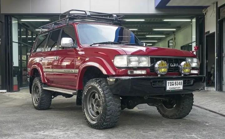 Toyota Land Cruiser สีแดง 9