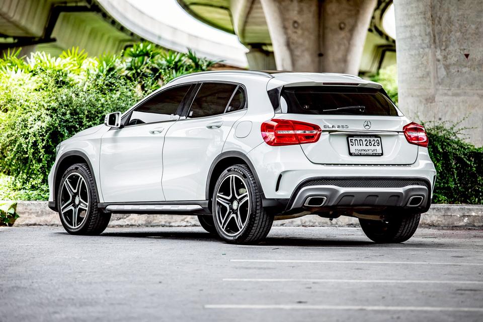 Mercedes Benz Gla250 สีขาว ปี 2016 ซันรูฟ 9
