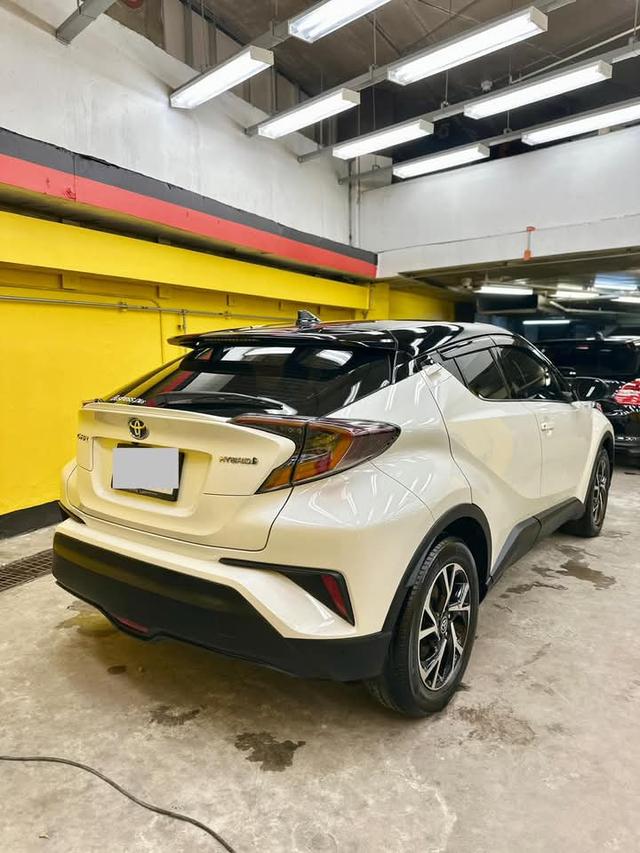 Toyota CHR สีขาว สภาพใหม่ๆ 6