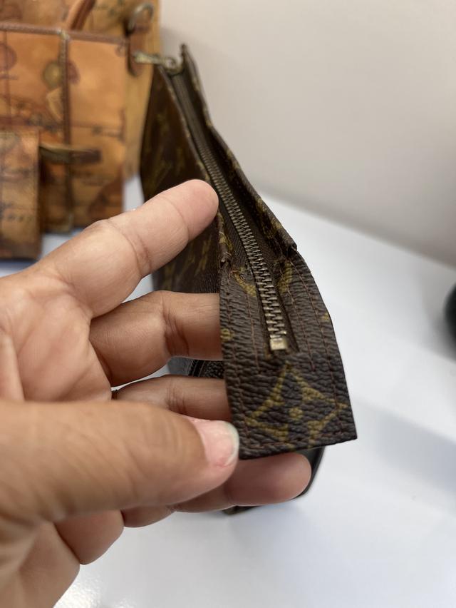 กระเป๋าแบรนด์เนม Luis Vuitton vintage clutchh แท้ เดิมๆ พร้อมใช้ลายชัดแคนวสาสสวยซับในเมีลอกนิดหน่อยไม่มีผลต่อการใช้งานใส่โทรศัพท์ได้ เครื่องสำอางค์ได้ รูปที่ 6