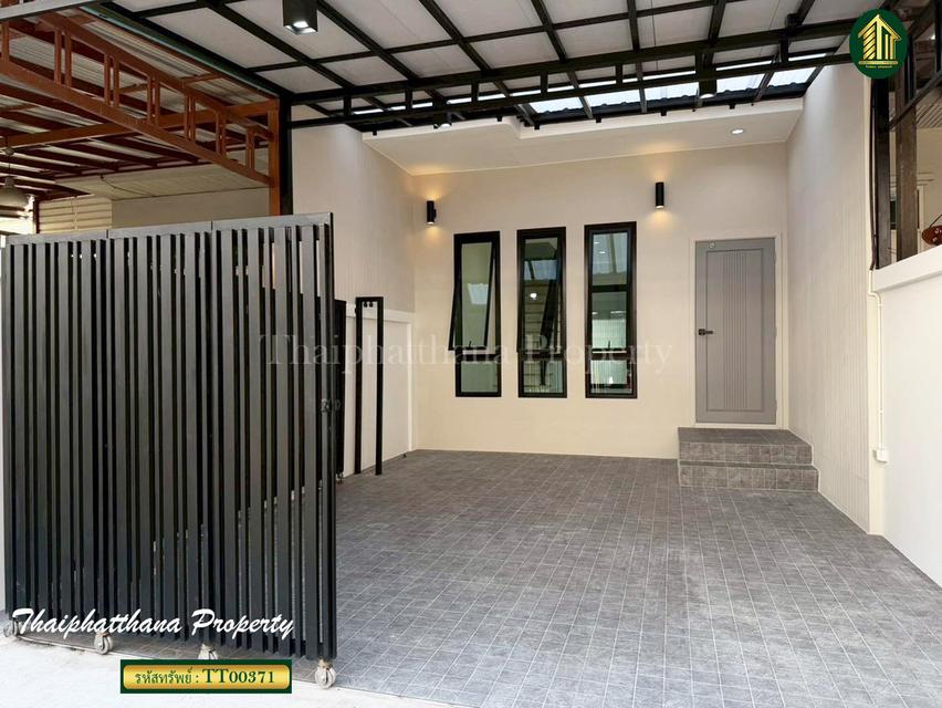 ทาวน์โฮม 3 ชั้น ซอยนาคนิวาส ลาดพร้าว 2