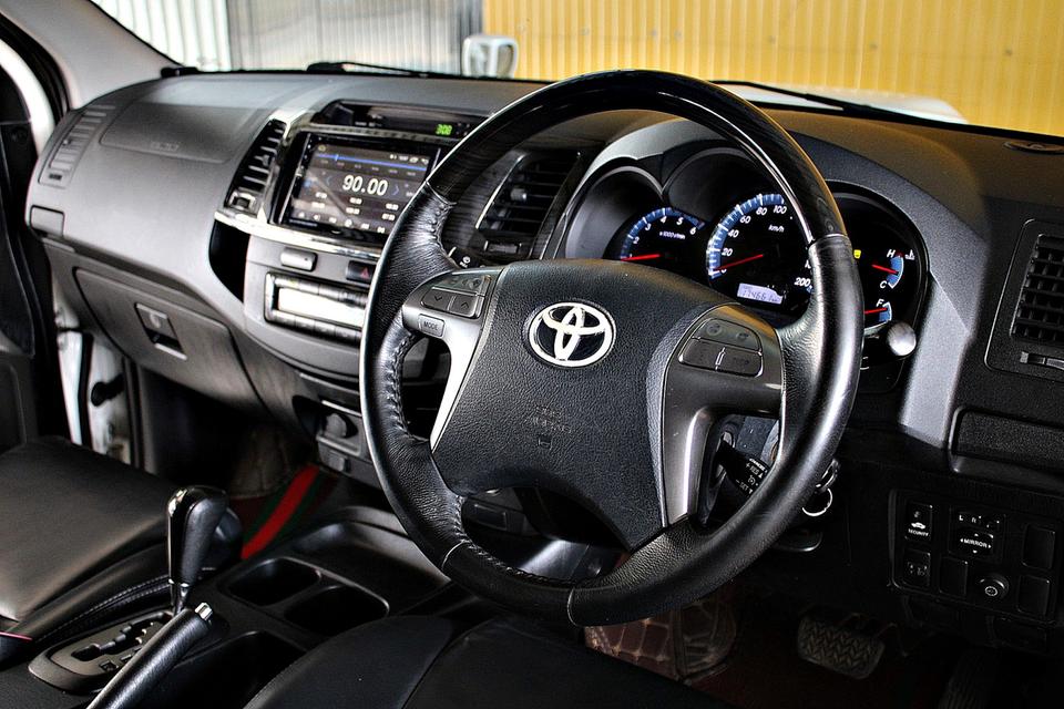 2014 Toyota Fortuner 3.0 V VN Turbo 2WD สีขาว เกียร์อัตโนมัติ 5 Speed สวยมาก ราคาคุยได้ รูปที่ 12