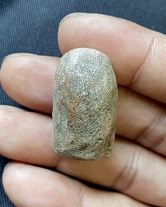 พระคงลำพูน กรุเก่า เนื้อดิน วัดพระคงฤๅษี สีพิกุลค่อนสีเนื้อ 8