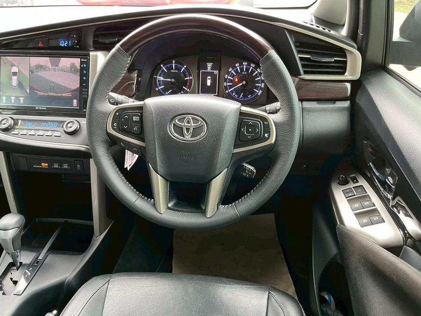 TOYOTA INNOVA CRYSTA เครื่อง 2.8cc รุ่นPREMIUM AUTO ปี 2022