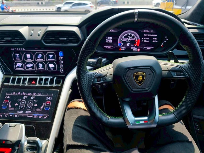 รหัสรถ KPV53 2024 LAMBORGHINI URUS V8 4.0 Bi-Turbo สีพิเศษ เขียว Verde Mantis