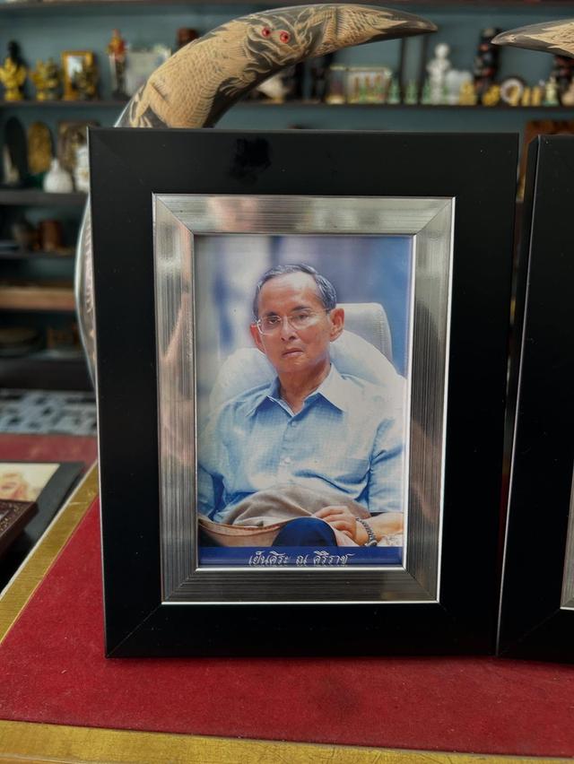 ชุดภาพในหลวงรัชกาลที่ 9 พร้อมกรอบ 2 ชิ้น 2
