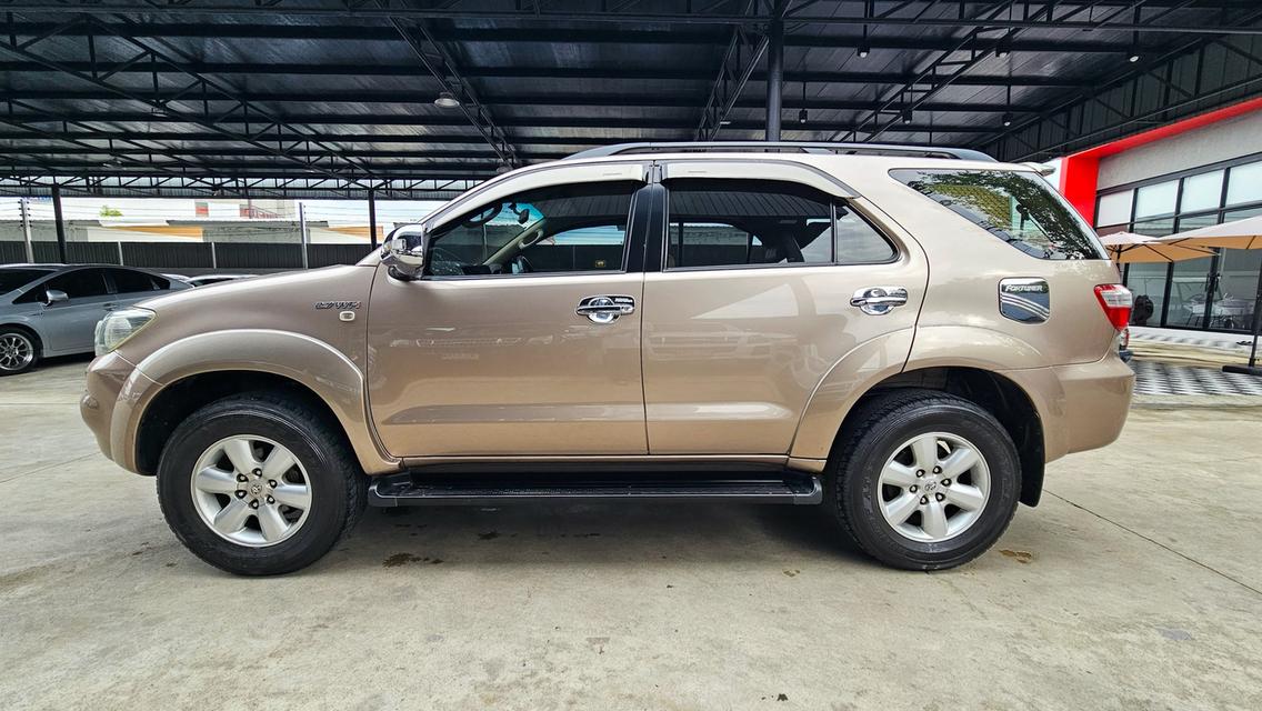 🚗 2008 TOYOTA Fortuner 2.7 V SUV ✨ รถ PPV ยอดฮิต สีน้ำตาลหล่อเข้ม สมรรถนะแกร่ง แต่งมาให้ครบๆ พร้อมใช้งานกว้างขวาง นั่งสบาย ลุยได้ทุกเส้นทา รูปที่ 8