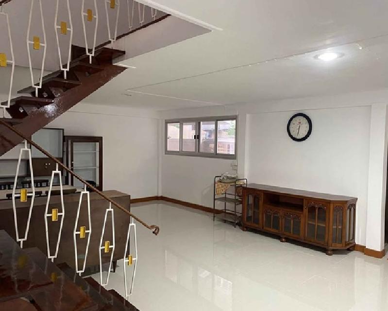 ให้เช่าบ้านเดี่ยว 2 ชั้น ซอยลาดพร้าว เข้าซอย 150 เมตร ทำเลดีมาก ใกล้ MRT ลาดพร้าว เดินได้ พื้นที่ดิน 105 ตารางวา แอร์ -3 เครื่อง 6