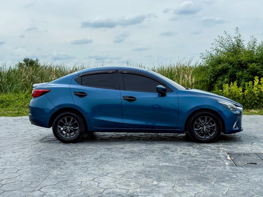 Mazda2 1.3 High Connect ปี 2018 สีฟ้า มือเดียวป้ายแดง 4