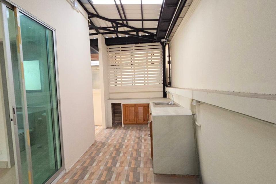 บ้านแฝดเซนโทร ซอยวัดด่านสำโรง ศรีนครินทร์ 10