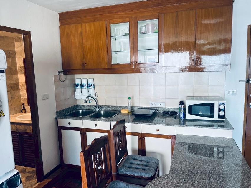 Furnished room for rent on Sathorn Road at Silom Suite Condo opposite the AiA Sathorn Tower very close to BTS St.Louis 2