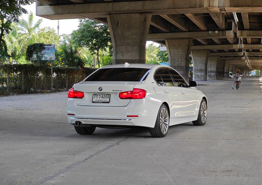 BMW 330e Luxury F30 Plug-in Hybrid ปี 2018 รูปที่ 7