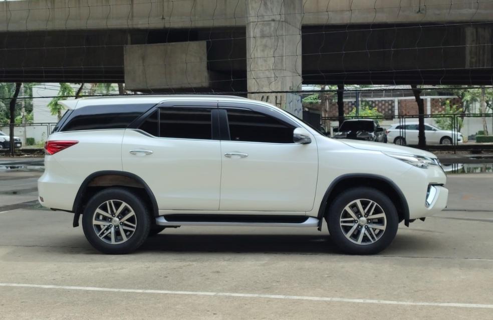 Toyota Fortuner 2.4 V AT 2WD ปี 2018  4