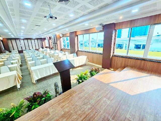 ลานกว้างแบบโอเพ่นแอร์ BTS อ่อนนุช บางจาก 1กม.ให้เช่าห้องประชุม 260 ตร.ม. 180 ท่าน รร.นานาชาติเวลล์ส 400 ม.