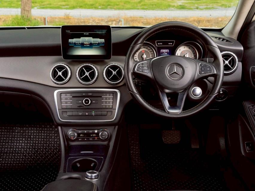 ขาย Benz Gla200 1.6Urban ปี16 11
