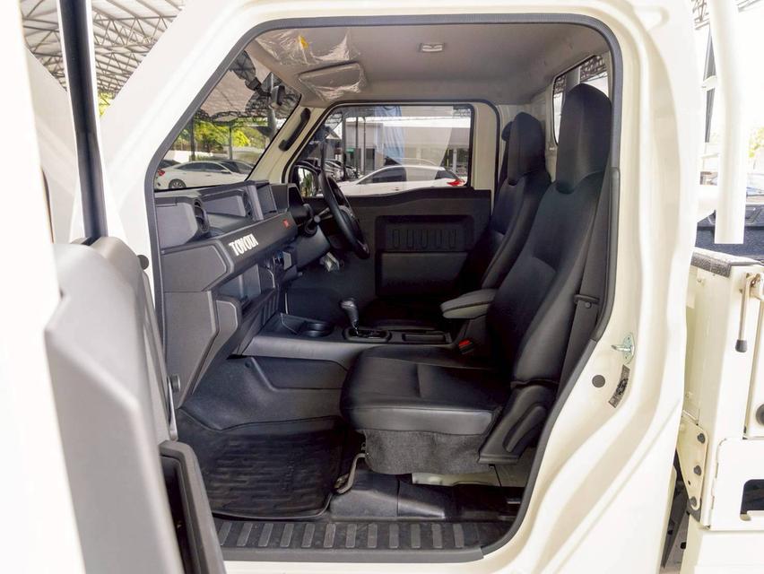 Toyota Hilux Champ 2.7 SWB ปีจด 2025 14