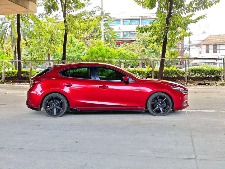 ขายรถ mazda3 2.0C Sport  ปี 2017 สีแดง เกียร์ออโต้ 8