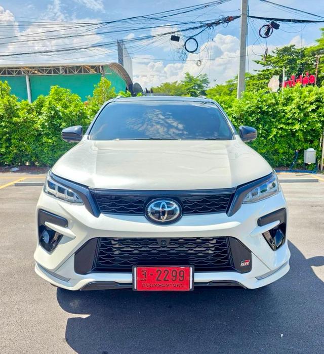 Toyota Fortuner Sportivo TRD 2.8 ขับ2 สีขาว ปี 2018 โฉม GR ไมล์ 60,000 กม. 2