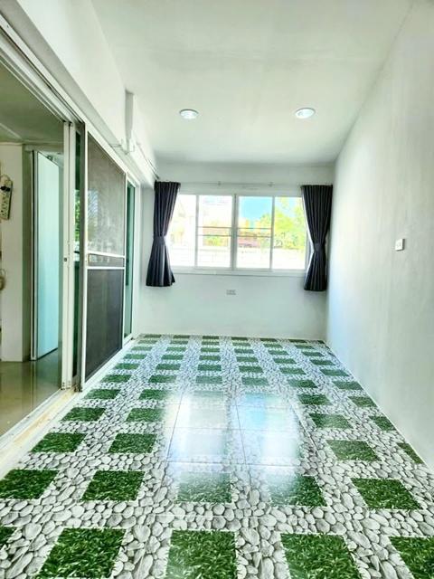 ทำเลหายาก เฟอร์นิเจอร์จัดเต็ม 2-3 ห้องนอน 3 ห้องน้ำ ใกล้ MRT สัมมากร เพียง 200 ม. บ้านเดี่ยว 2 ชั้น หัวมุม รามคำแหง 110- 7