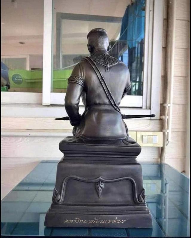 พระนเรศวรมหาราช องค์ดำ รุ่นประกาศอิสรภาพ ปี2552 ทองเหลือง หน้าคัก9นิ้ว