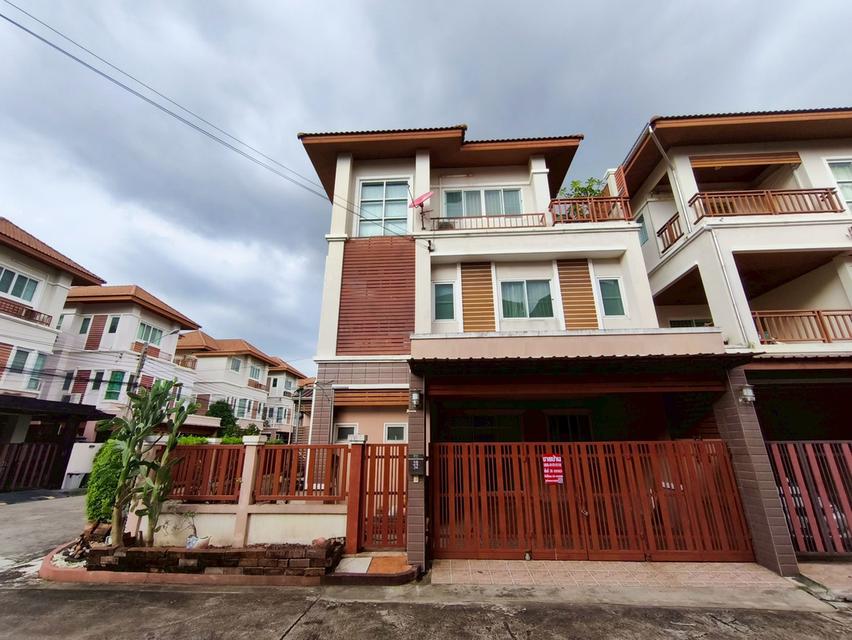 ขายทาวน์โฮม 3 ชั้น สไตล์บ้านเดี่ยว หลังมุม ทำเลศักยภาพ 2