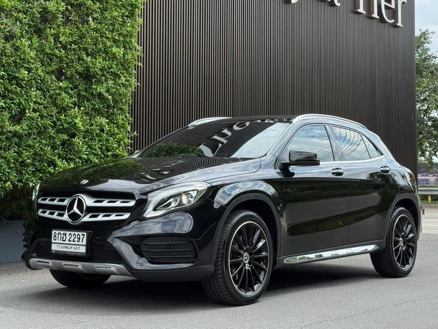 MERCEDES-BENZ GLA250 AMG Facelift 2019 สีดำ รถสวยไมล์น้อยเข้าศูนย์ทุกระยะ รถมือเดียว สีเดิมทั้งคัน เจ้าของดูแลดี