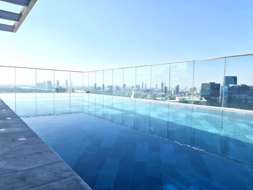 ไซมิส เอ๊กซ์คลูวีฟ ควีนส์ 11