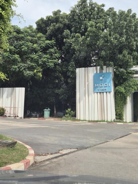 ขายทาวน์เฮาส์ 2 ชั้น รีโนเวทใหม่ พร้อมอยู่ โครงการโมดิวิลล่า บางบัวทอง ใกล้ตลาดสมบัติบุรี 11