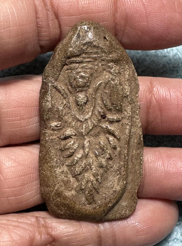 พระลีลาหลังซุ้มระฆัง กรุวัดพระศรีรัตนฯ เนื้อดิน รูปที่ 2