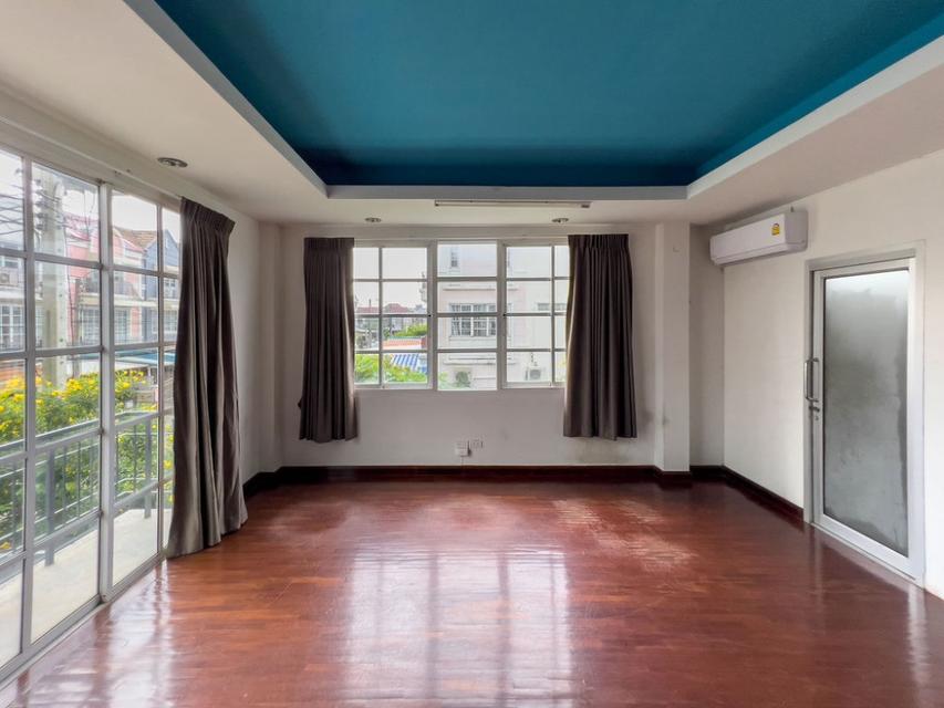 ทาวน์โฮมให้เช่า หมู่บ้านชาลิสา ลาดพร้าววังหิน 34 6ห้องนอน 6