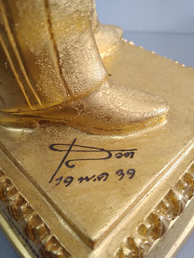 ในหลวงรัชกาลที่๙ฉลองกาญจนาภิเษกปี39สูง21นิ้ว 5