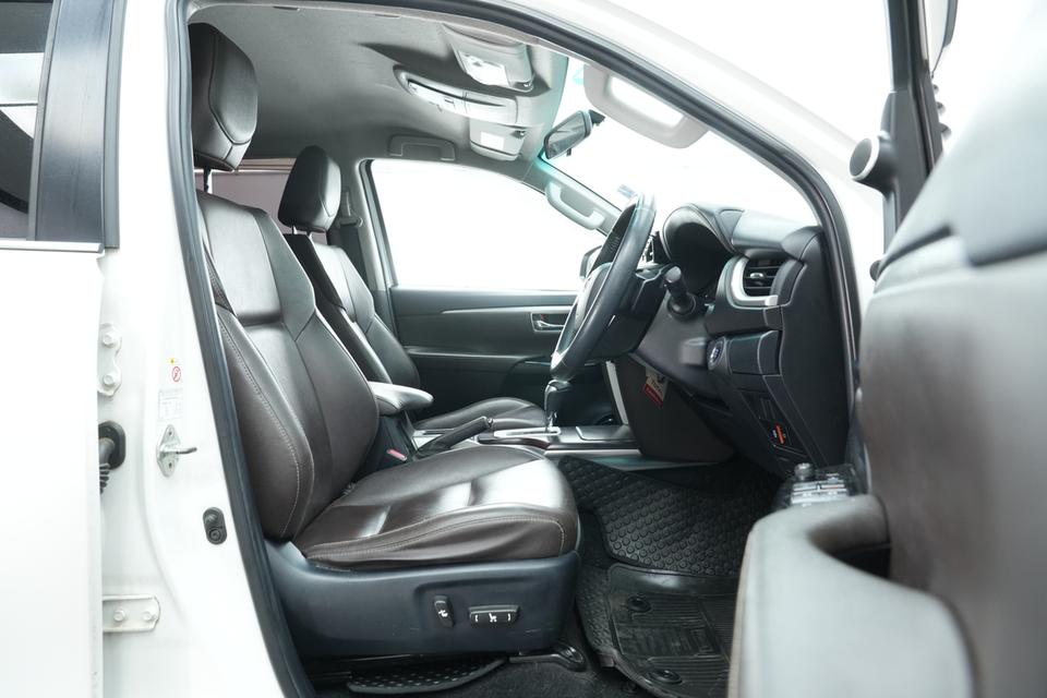 2015 TOYOTA FORTUNER 2.7 V 2WD SUV สีขาว เครื่องยนต์เบนซิน เลขไมล์ 102204 กม. 12